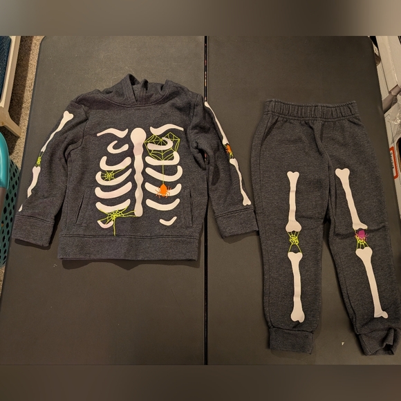 Cat & Jack Other - Cat & Jack Charcoal Gray Hoodie & Pant Set with Neon Green Accent Size 4T